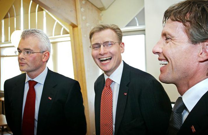 Nýr og fráfarandi forstjóri. Glitnis Skuldatryggingarálag Glitnis hækkaði snarpt þegar tilkynnt var um nýja stjórn og forstjóra hjá bankanum.