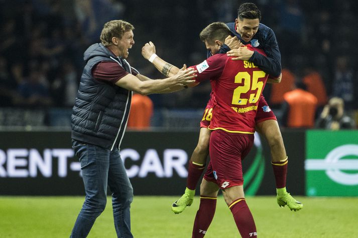 Julian Nagelsmann fagnar með lærisveinum sínum í kvöld.