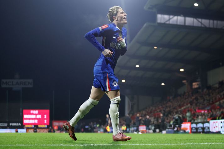 Alejandro Garnacho fagnar mikilvægu marki sínu fyrir Chelsea í kvöld.