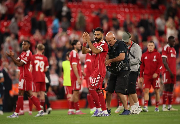 Mikið breytt vörn Bournemouth fær það verðuga verkefni að reyna að halda aftur af Mohamed Salah í upphafsleik ensku úrvalsdeildarinnar í kvöld.