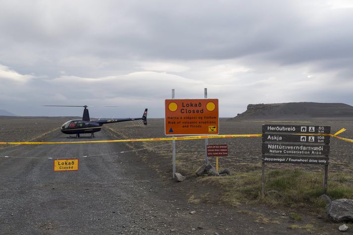 Lokunarskilti sem sett var upp meðan gosið í Holuhrauni stóð yfir.