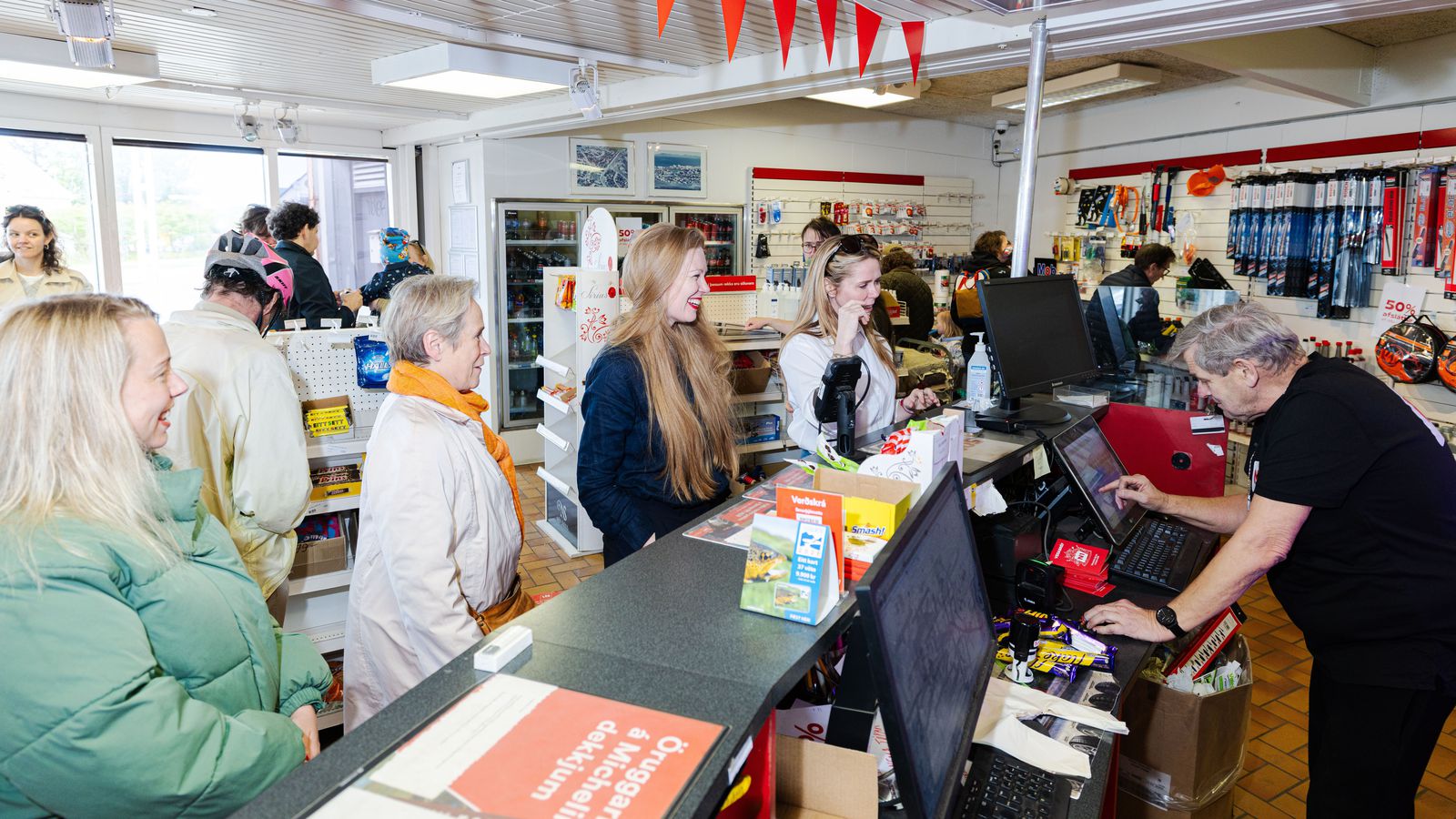Vestur­bæingar kvöddu sögu­fræga bensín­stöð