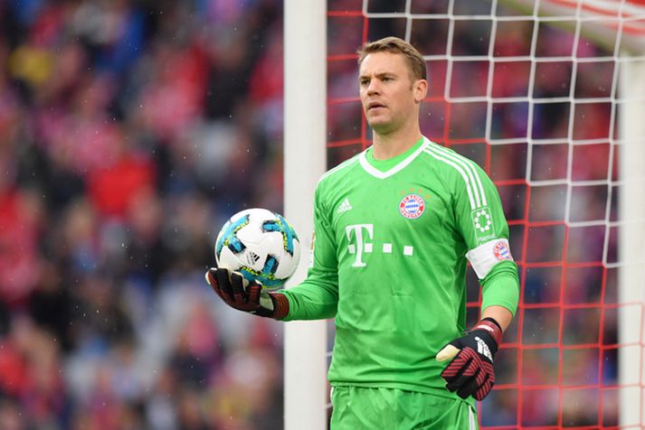 Manuel Neuer fótbrotnaði aftur á vinstri fæti.