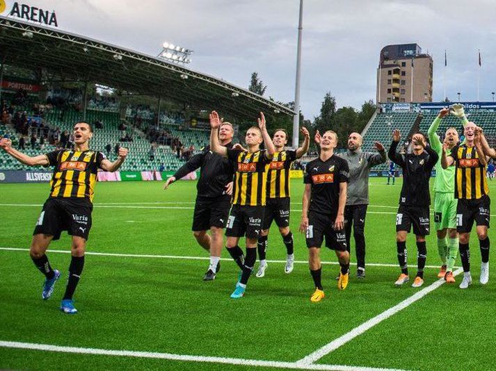 Valgeir Lunddal (lengst til hægri) og félagar eru komnir á topp sænsku úrvalsdeildarinnar.