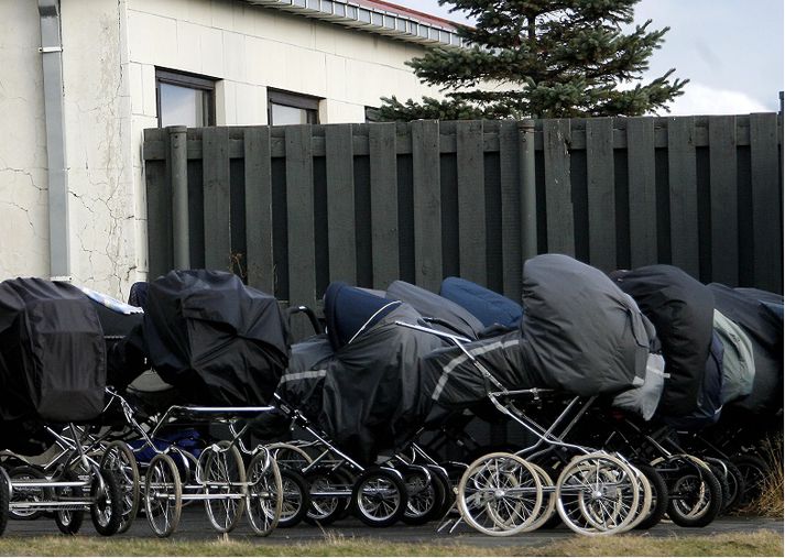 Leiðarahöfundirinn segir ekki óalgengt að ganga fram á „yfirgefin“ börn í barnavögnum á götum Reykjavíkur.