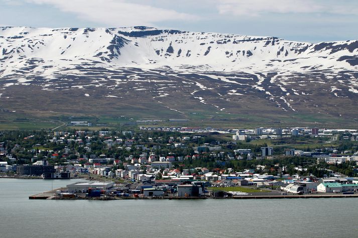Umrædd verksmiðja er á Akureyri.
