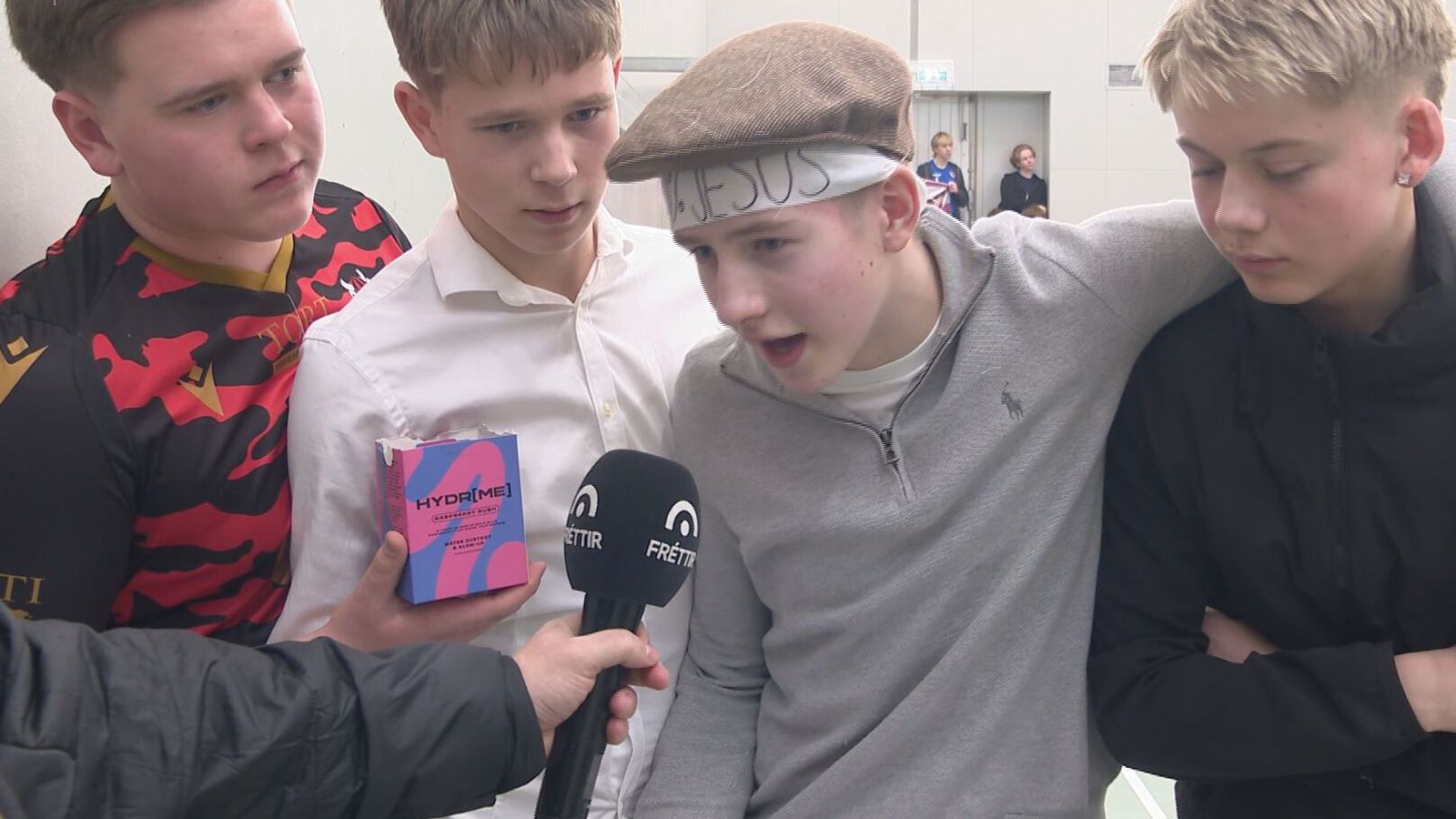 Fannst vanta stemmningu í skólann og skipu­lögðu hand­bolta­mót