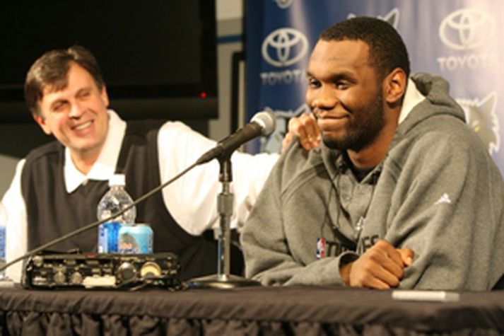 Al Jefferson (t.v.) hefur spilað mjög vel hjá Minnesota þó liðinu gangi afleitlega