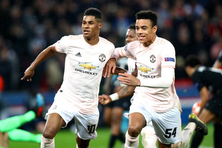 Mason Greenwood fagnar með Marcus Rashford eftir hið mikilvæga mark þess síðarnefnda.