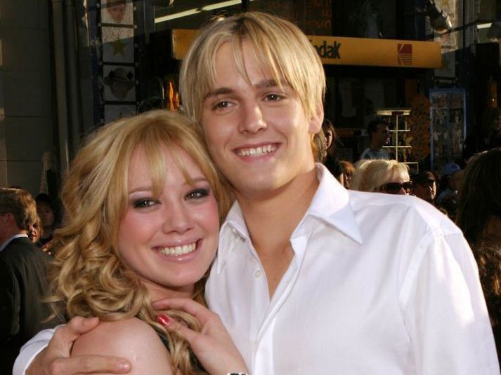 Hilary Duff og Aaron Carter voru par fyrir um tuttugu árum síðan. Voru þau tvær af skærustu unglingsstjörnum þess tíma.