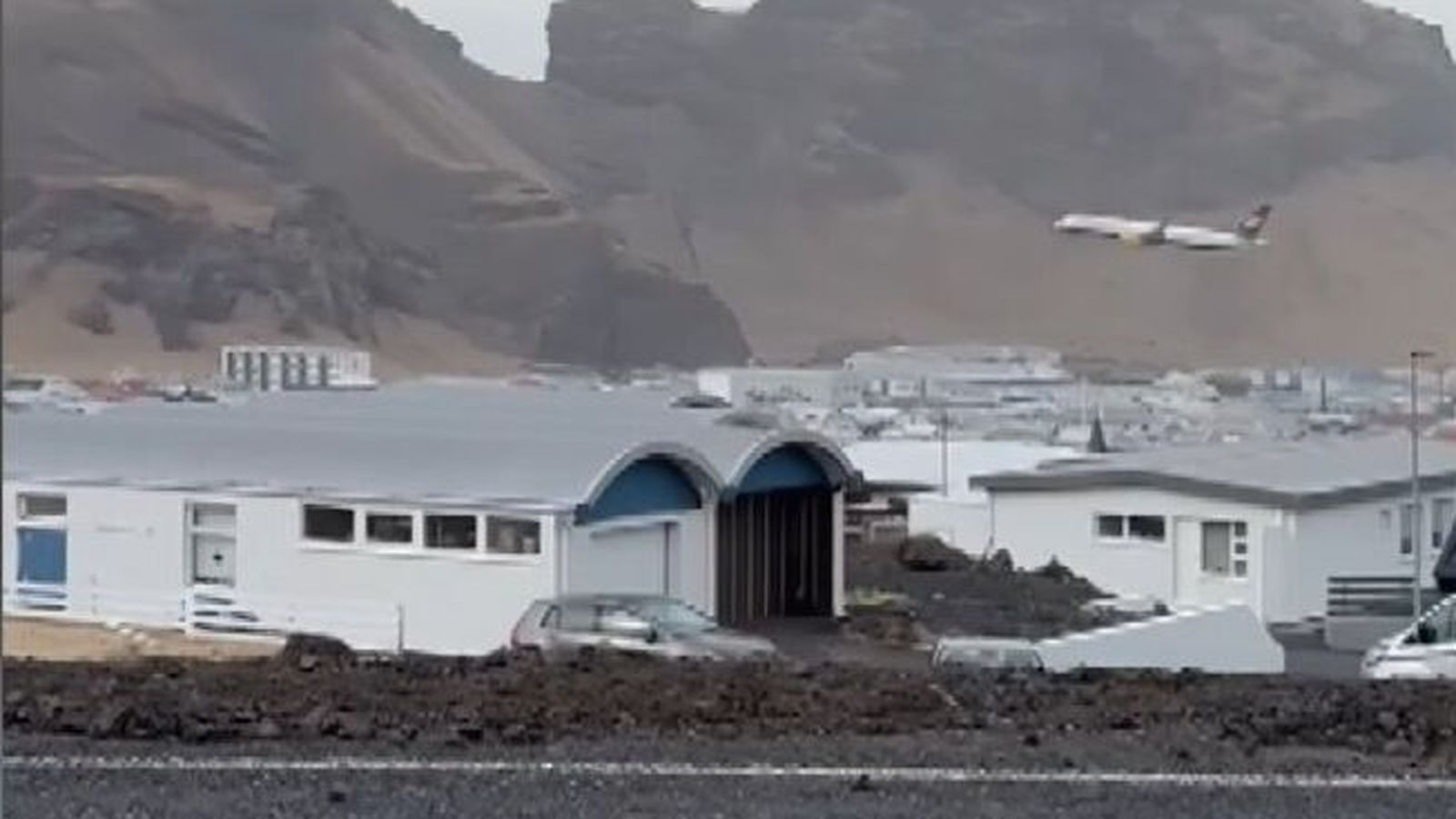 Gæti sektað flug­stjóra um allt að átta milljónir króna