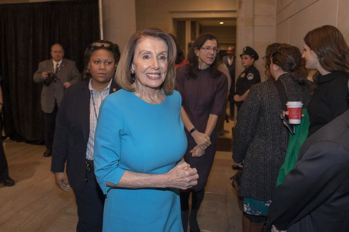 Pelosi virtist glöð í bragði eftir fundinn þar sem demókratar greiddu atkvæði um hvert þingforsetaefni þeirra ætti að vera.