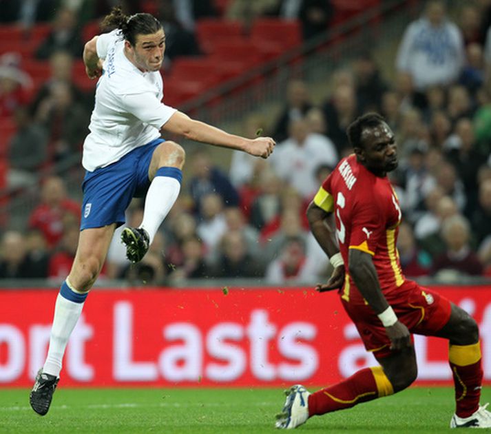 Andy Carroll skoraði sitt fyrsta landsliðsmark eftir góðan undirbúning Steward Downing.