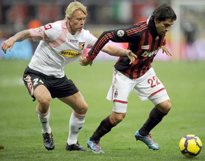 Simon Kjær, til vinstri, í leik með Palermo.
