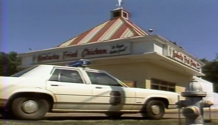 Morðin eru kennd við skyndibitastaðinn Kentucky Fried Chicen.