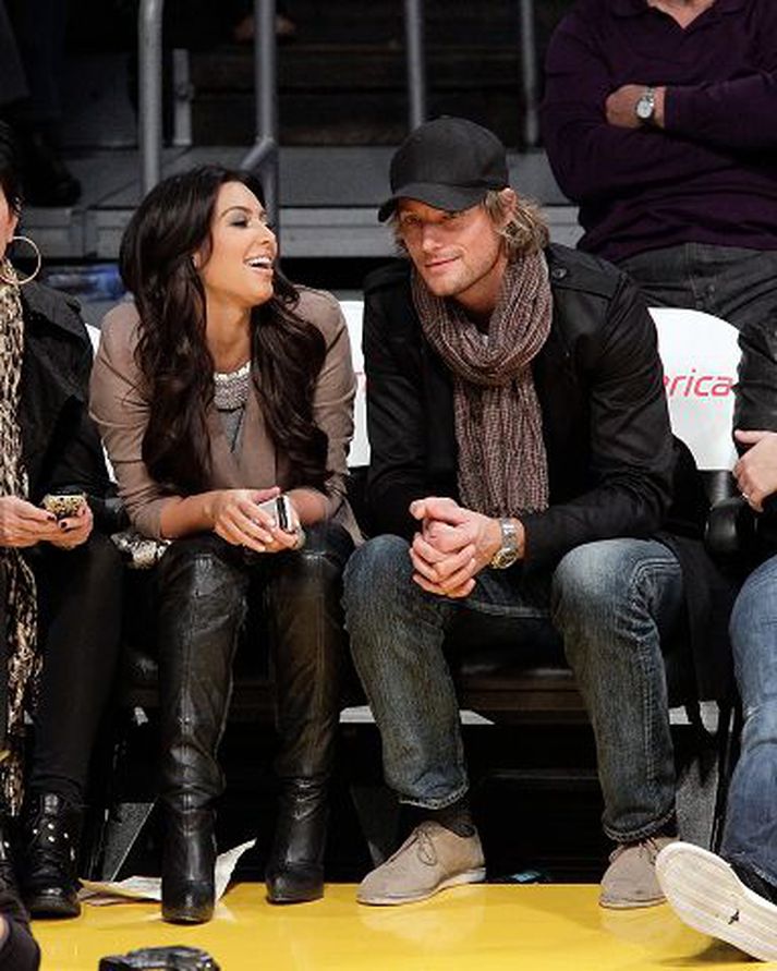 Nýtt par Kim Kardashian og Gabriel Aubry skemmtu sér saman á körfuboltaleik.nordicphotos/getty