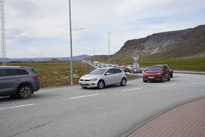 Glitta má í einn sem lítur út fyrir að vera það spenntur að hann brosti fyrir ljósmyndara.