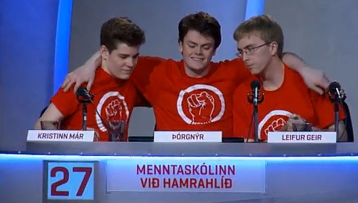 Liðsmenn MH sigurreifir eftir keppni.