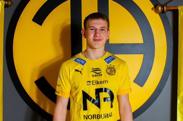 Rafael Máni kann vel við sig í gula litnum og hefur vanist honum vel eftir að hafa spilað fyrir Fjölni áður en hann gekk í raðir ÍA