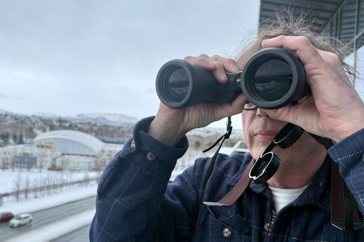 Jakob fylgdist vel með því hvort einhverjir myndu láta sjá sig í Laugardalshöllinni en Vísir hafði greint frá því að þar myndi Bubbi Morthens halda opna hljómsveitaræfingu.