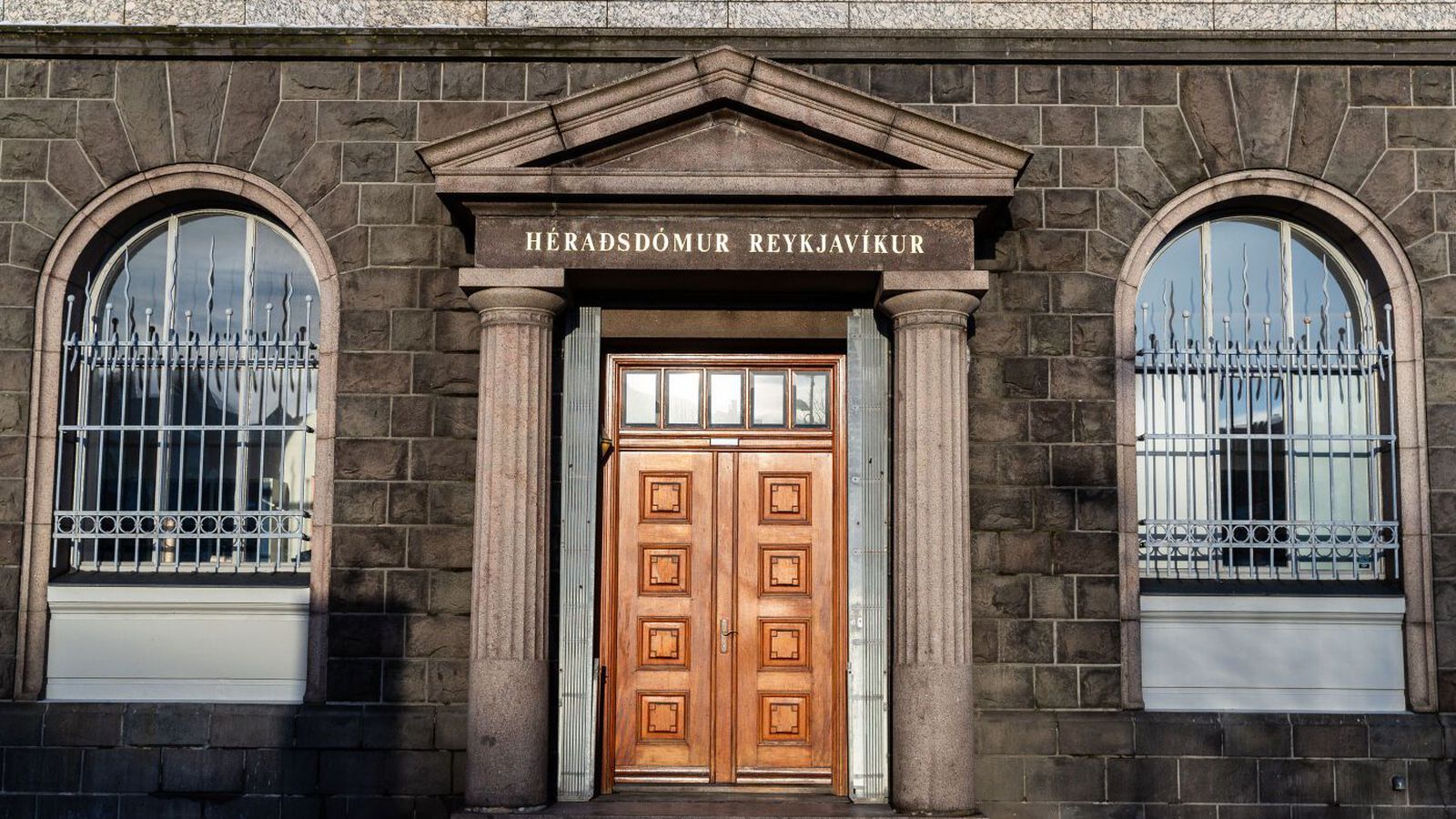 Á­kærður fyrir að nauðga barni frá því að það var tveggja ára