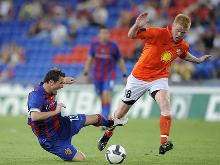 Baldur Sigurðsson og Alexander Frei í baráttu um boltann í seinni leik Basel og KR.