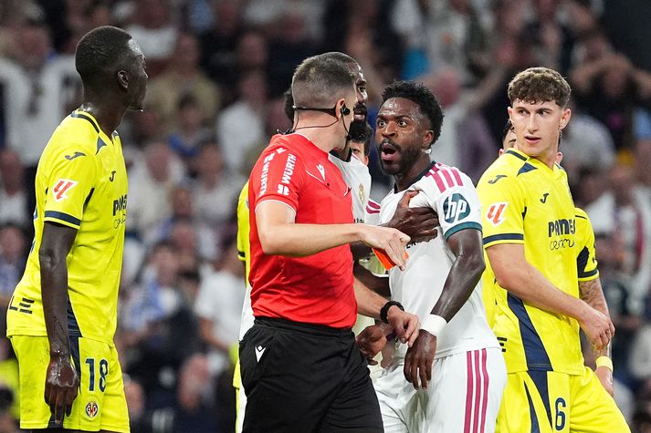 Vinicius Jr. var heitt í hamsi þegar dómarinn gaf honum rauða spjaldið.