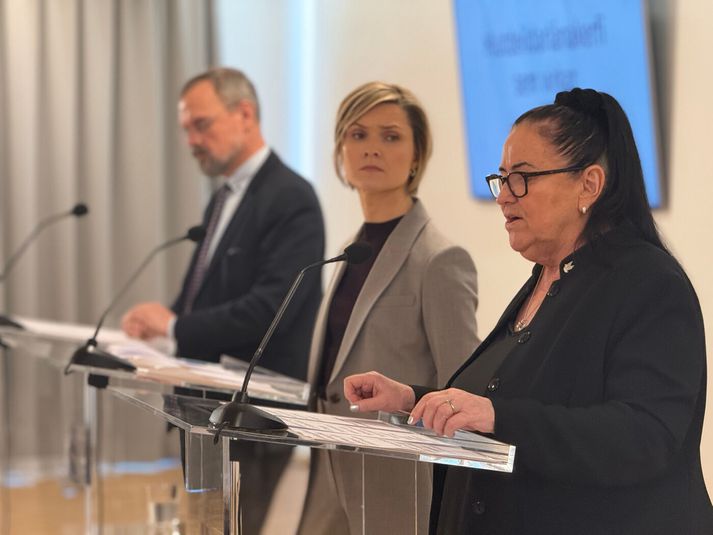 Kristrún Frostadóttir forsætisráðherra, Inga Sæland mennta- og barnamálaráðherra og Daði Már Kristófersson fjármála- og efnahagsráðherra munu sitja fyrir svörum í seinni hluta fundar.