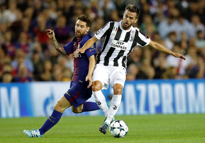 Pjanic fær ekki að mæta Lionel Messi á æfingasvæðinu strax en Bosníumaðurinn er með Covid-19.
