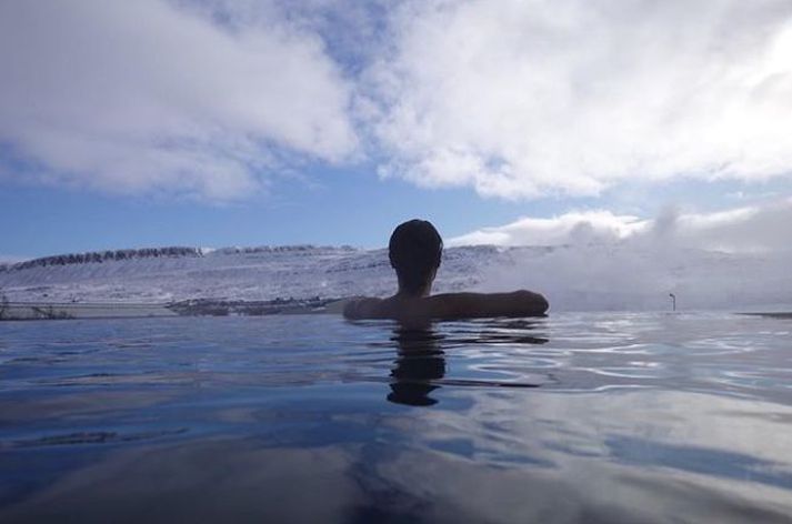 Meryil í Krauma baðlauginni.