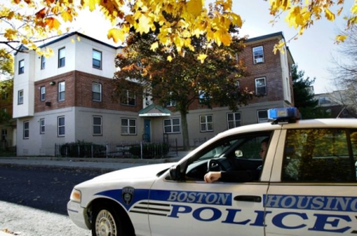 Frænka Obamas býr í þessu snotra fjölbýlishúsi í Boston.