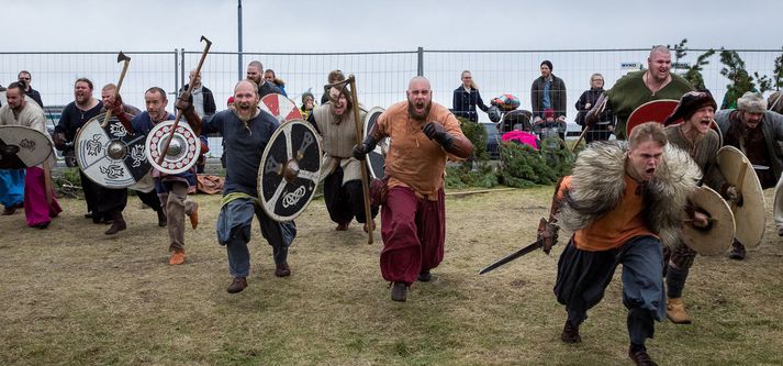 Upphaflega var Rimmugýgur fyrst og fremst hugsað sem bardagafélag en í tímans rás hefur starfsemin þróast og snýst núna líka um handverk, bogfimi, tónlist og fræðslu. MYND/ÞORSTEINN R. INGÓLFSSON