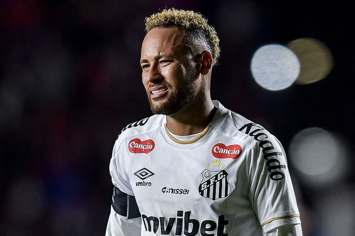 Neymar hefur beðist afsökunar á framferði sínu.