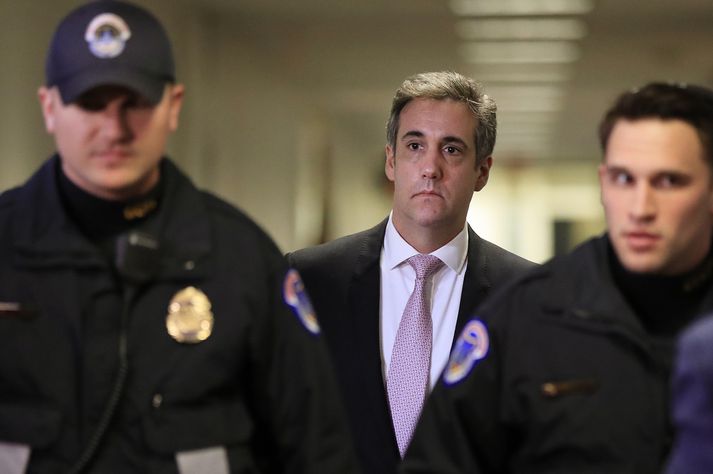 Michael Cohen á göngum þinghússins í gær.