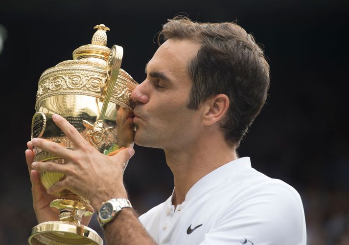 Roger Federer sigraði Wimbledon mótið síðasta sumar