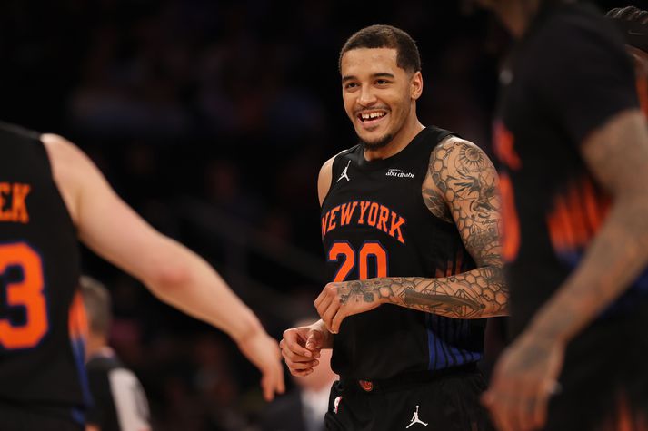 Jeremy Sochan er í góðri stöðu. Hann getur unnið titilinn með New York Knicks og hefnt sín á mótið liðinu sem lét hann fara. Ef það tekst ekki þá fær hann samt meistarahring því hann spilaði stóran hluta tímabilsins með Sam Antonio Spurs.