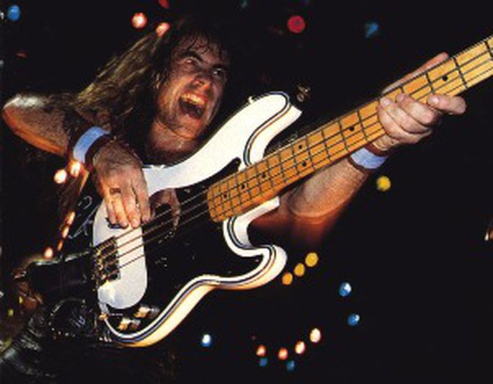 Steve Harris fer aldrei á svið án þess að bera svitabönd merkt West Ham