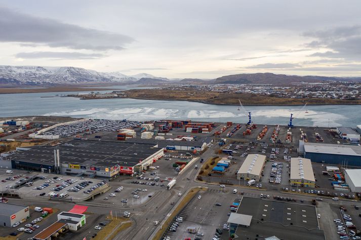 Gert er ráð fyrir að Sundabraut tengist Sæbraut við núverandi gatnamót Holtavegar og Sæbrautar. Hægt verði að aka undir Sundabrú við gatnamótin við Skútuvog.