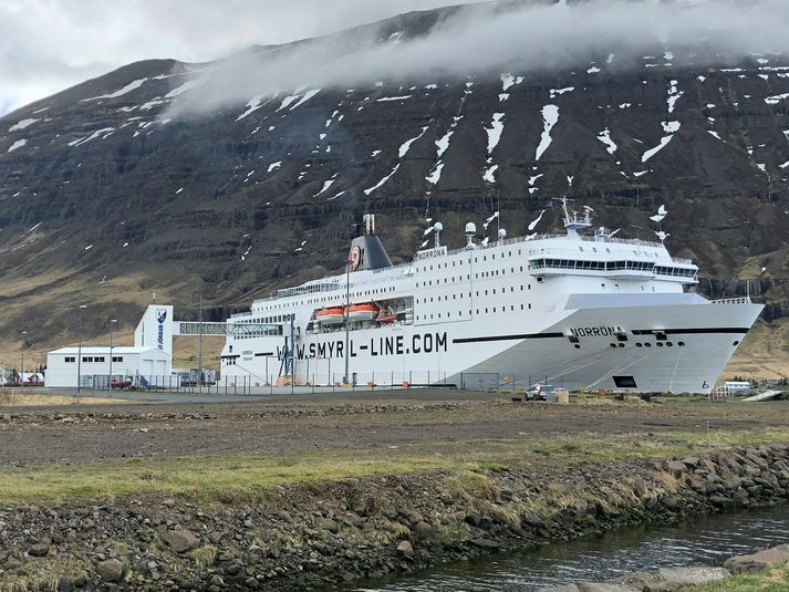 Norræna í höfn á Seyðisfirði.