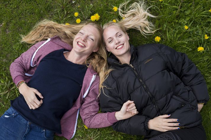 Saga Garðarsdóttir og Dóra Jóhannsdóttir fengu með sér í lið alla sem þeim finnst fyndnir á landinu. 