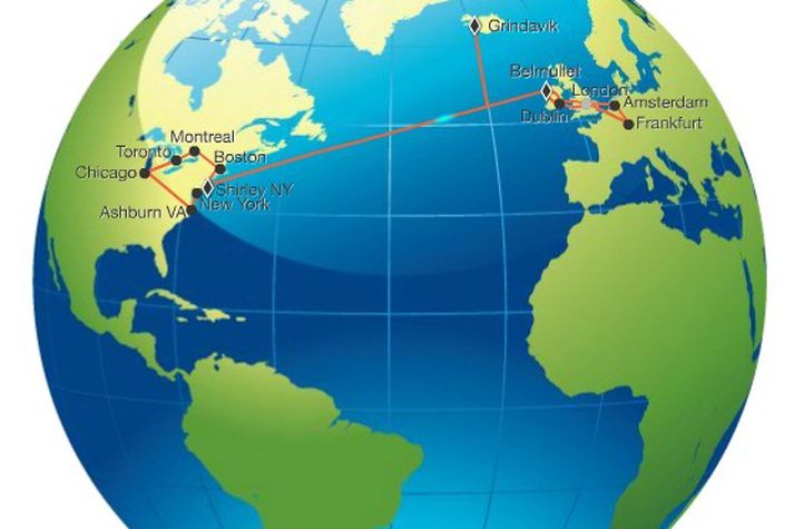 Hér sést hvernig sæstrengurinn verður lagður frá Bandaríkjunum til Írlands með tengingu við Ísland.