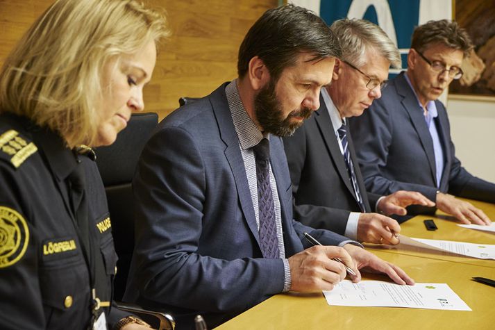 Skrifað var undir yfirlýsinguna í dag.