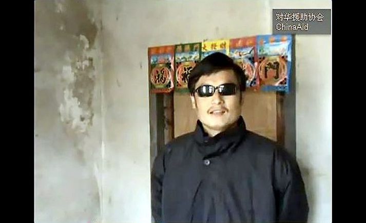 Chen Guangcheng flúði úr stofufangelsi í Kína og dvelst nú í sendiráði Bandaríkjanna í Peking. nordicphotos/AFP
