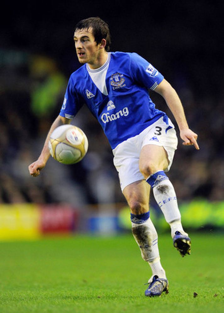 Leighton Baines í leik með Everton.
