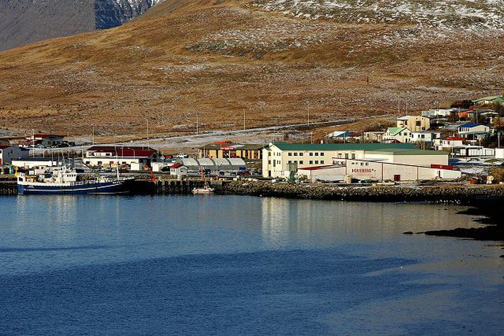 Tálknafjarðarhreppur krefur manninn um tæpar tvær milljónir í skaðabætur.