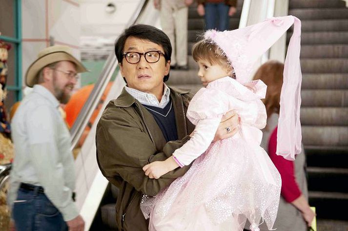 Klaufi Jackie Chan leikur klaufalega ljúflinginn Chan Bob Ho í þessari slæmu mynd.