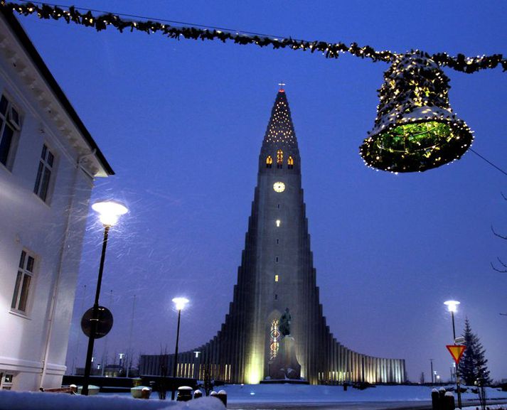 Þegar hátíðarstemmningin færist yfir bæinn er kjörið að fara í skemmtilega leiki með sínum nánustu.