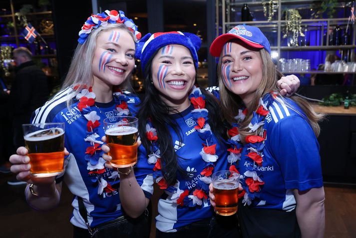 Þessar voru í miklu stuði fyrir leik.