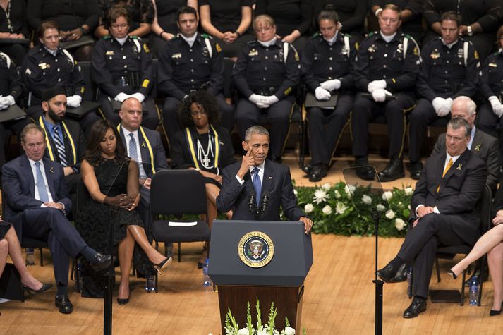 Barack Obama ávarpaði bandarísku þjóðina á minningarathöfn um lögreglumennina fimm sem létust í Dallas.