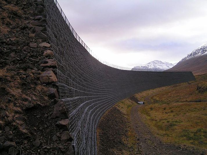 Til stendur að ljúka við mestallar framkvæmdir vegna snjóflóðavarna á landinu árið 2020. Ofanflóðasjóður styrkir 12 bæjarfélög á landinu við framkvæmdir.